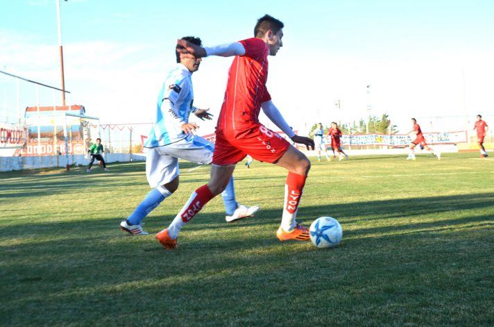 Robinson Torres fue uno de los jugadores más desequilibrantes de un Huracán que no tuvo una buena tarde.