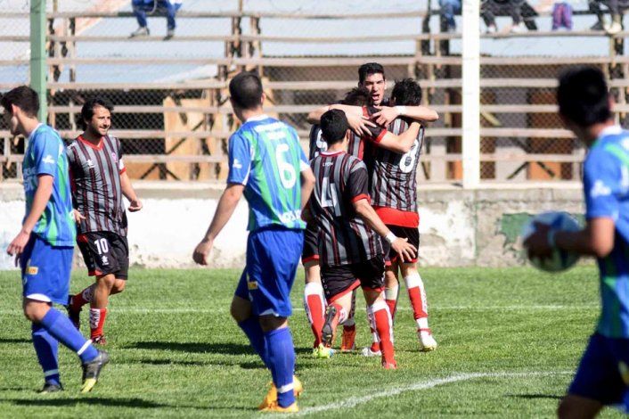 Huracán reaccionó en el segundo tiempo y terminó goleando a un débil rival