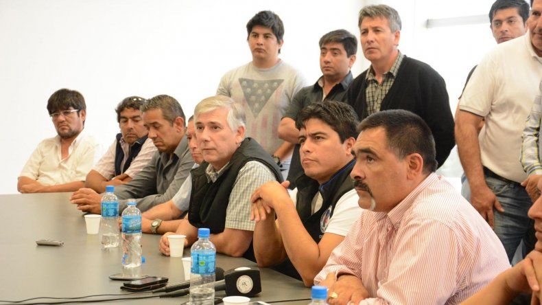 Referentes de distintos gremios de la zona norte de Santa Cruz, encabezados por Claudio Vidal, brindaron pormenores sobre la movilización prevista para hoy. 