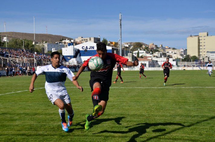 Florentino Ameghino se llevó una valiosa victoria de la cancha de Jorge Newbery.