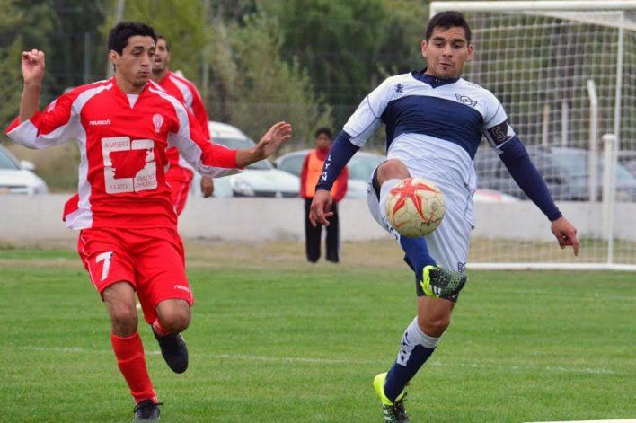 Jorge Newbery comenzó perdiendo y pudo cerrar un empate desde el punto penal ante Huracán de Trelew.