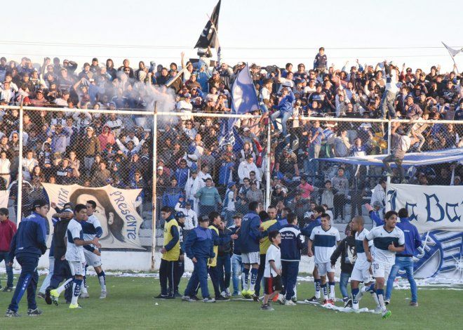 Jorge Newbery dejó atrás a Camioneros y va por All Boys de La Pampa. 