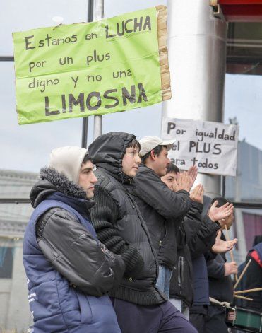 Ayer los trabajadores nucleados en el Sindicato de Seguridad Privada de la República Argentina se manifestaron por la actualización de un plus.