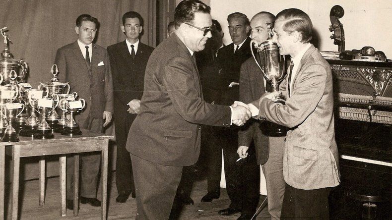 En una premiación para la posteridad junto a Lolo Fernández.