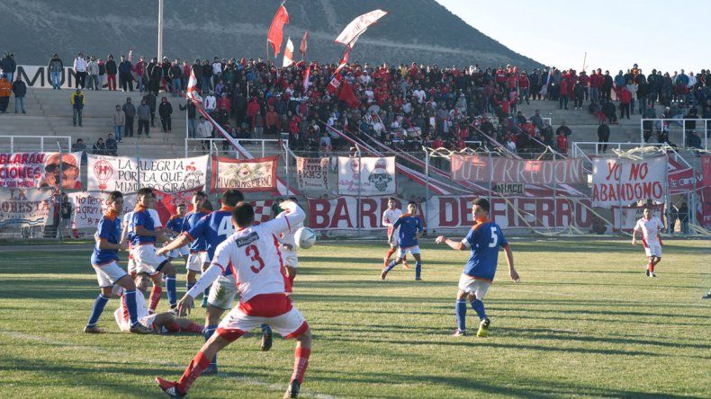 La CAI y Huracán no pudieron vencerse ayer en el estadio municipal.