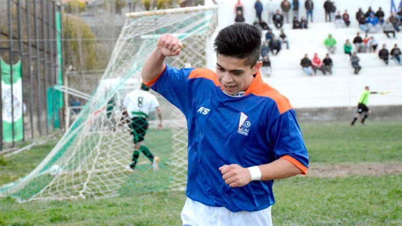 Matías Vargas festeja su gol